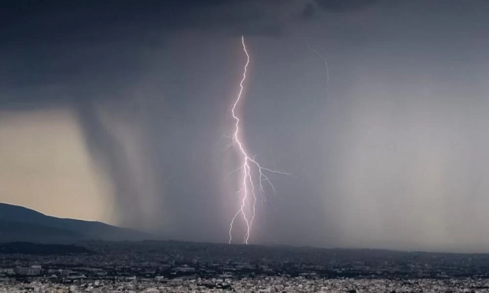 Η κακοκαιρία "Θάλεια" σαρώνει τη βορειοδυτική Ελλάδα